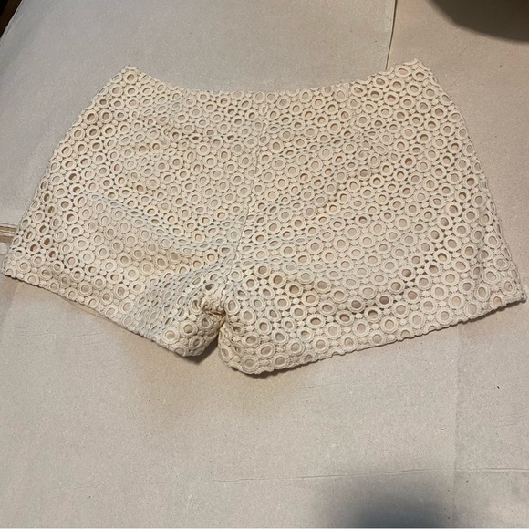 Banana Republic Cream Lace Shorts 8 - Picture 3 of 11